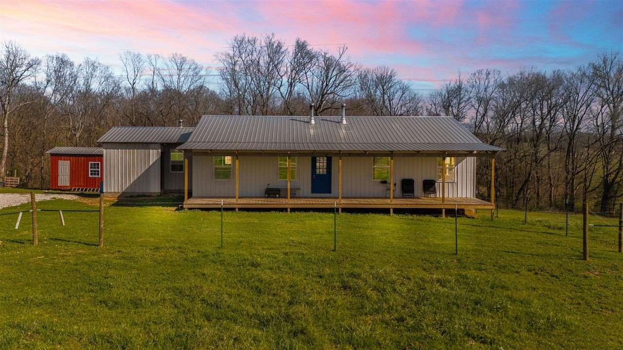 20 Acres of Land with Home for Sale in Glasgow, Kentucky