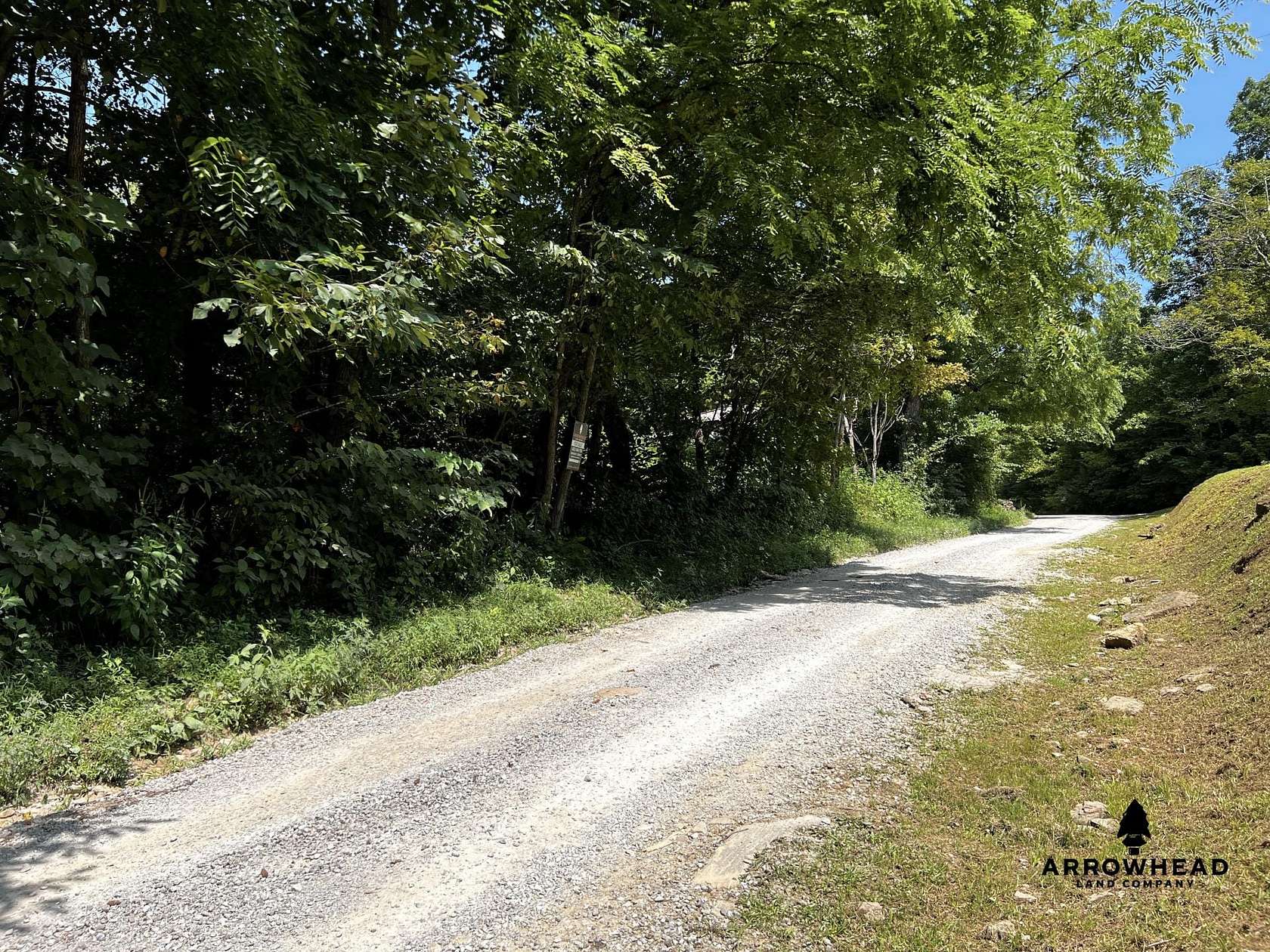 1 Acre of Residential Land for Sale in Oneida, Tennessee