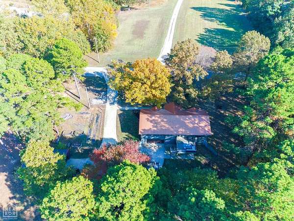 4 Acres of Residential Land with Home for Sale in Paragould, Arkansas