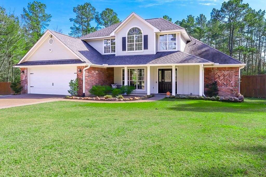 2.5 Acres of Residential Land with Home for Sale in Lufkin, Texas