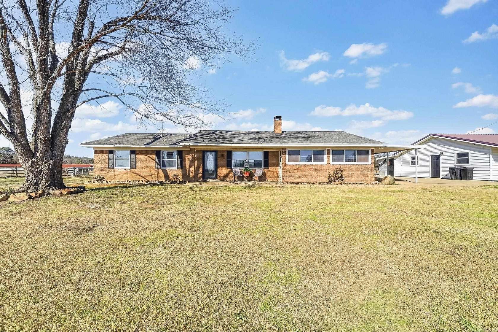 14 Acres of Land with Home for Sale in De Queen, Arkansas