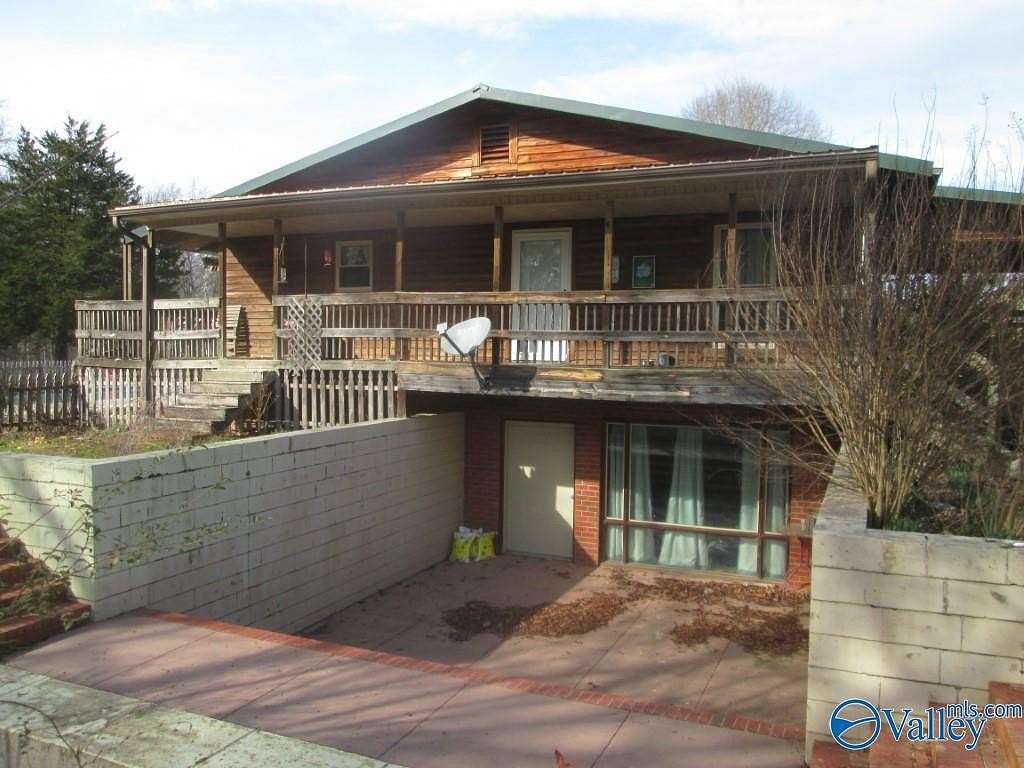 16 Acres of Land with Home for Auction in Athens, Alabama