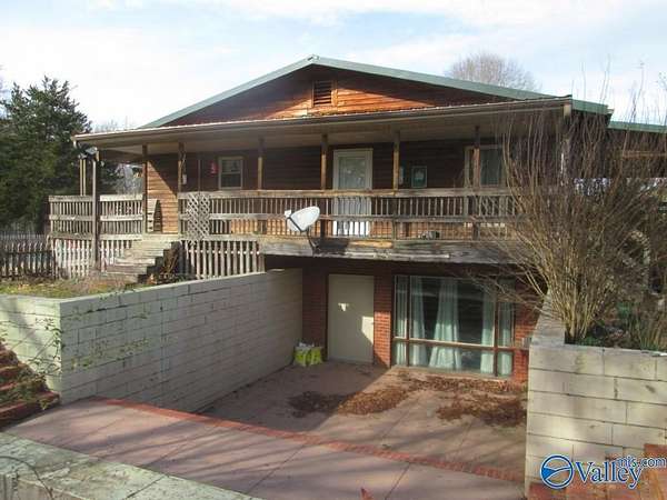 16 Acres of Land with Home for Auction in Athens, Alabama