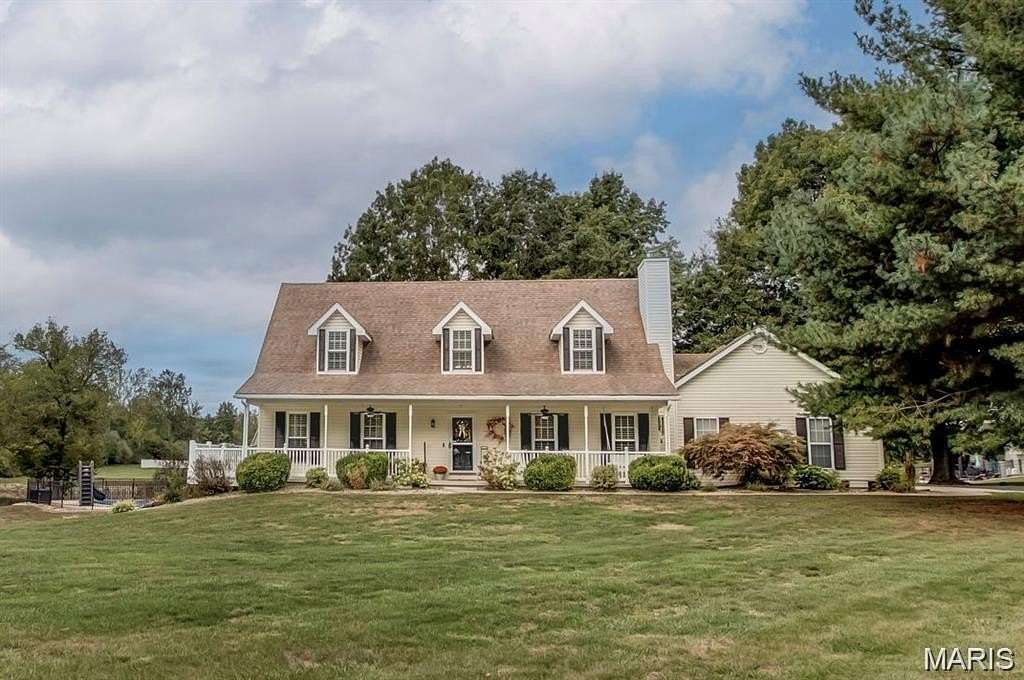 3.6 Acres of Residential Land with Home for Sale in Alton, Illinois