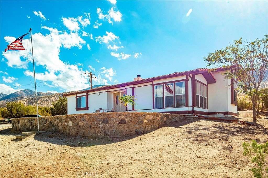 10 Acres of Residential Land with Home for Sale in Juniper Hills, California