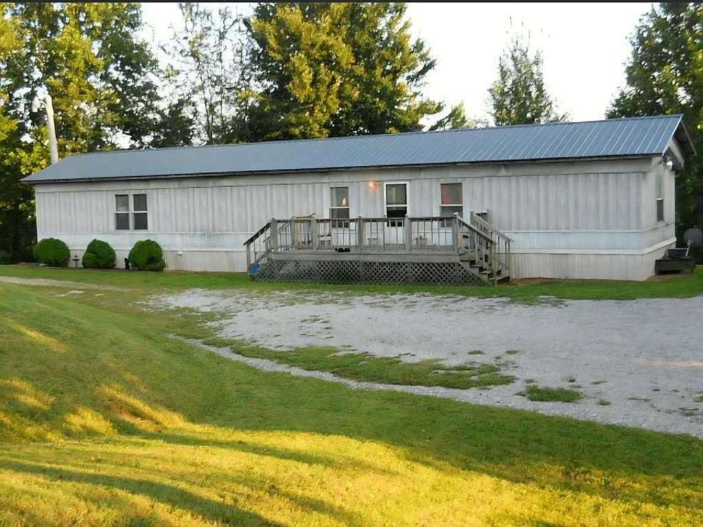 3.76 Acres of Residential Land with Home for Sale in Baxter, Tennessee