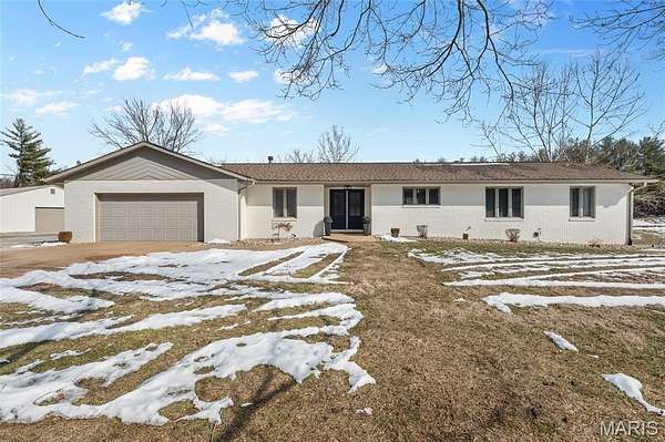 2.5 Acres of Residential Land with Home for Sale in Highland, Illinois