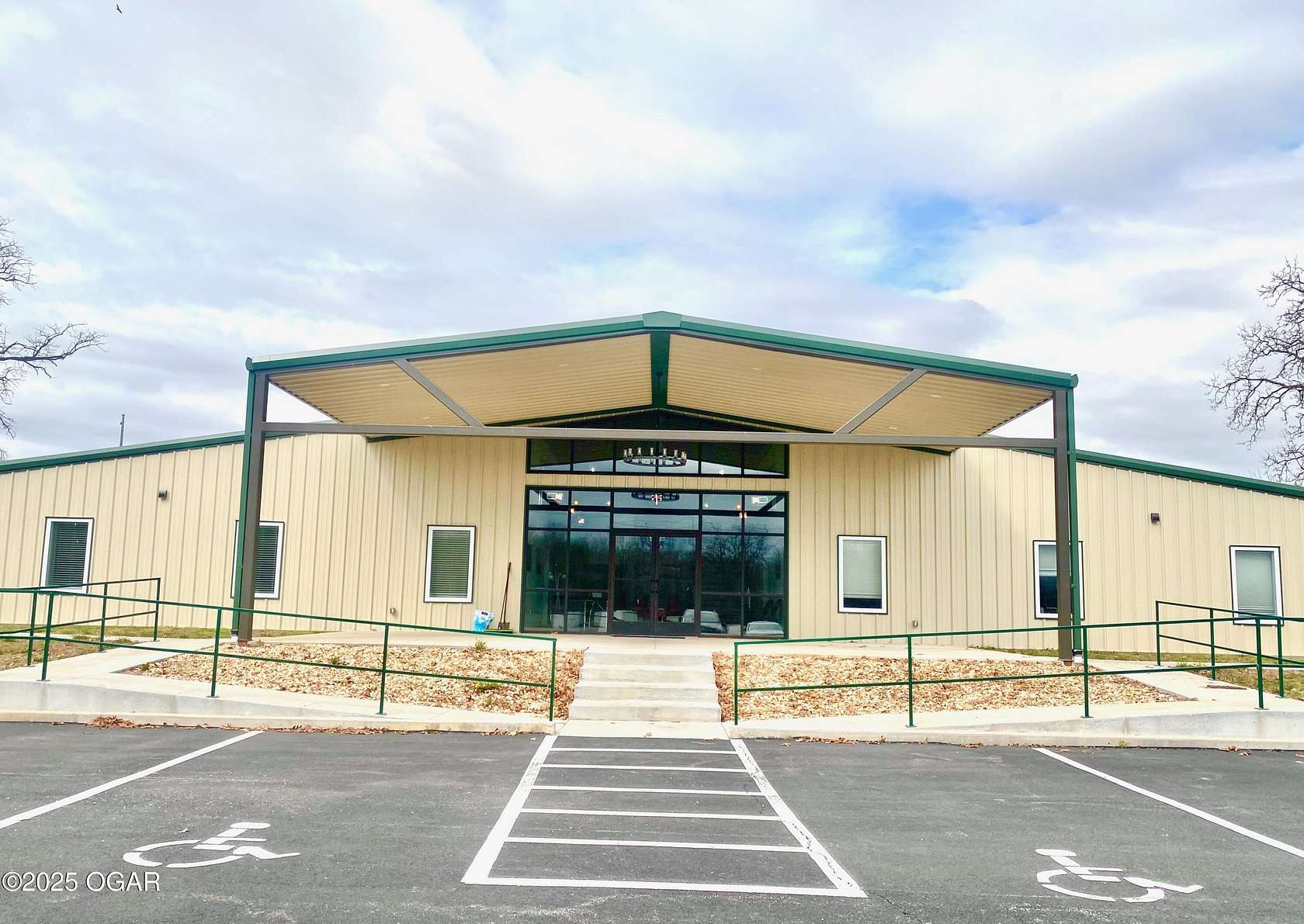 9 Acres of Improved Commercial Land for Sale in Carthage, Missouri