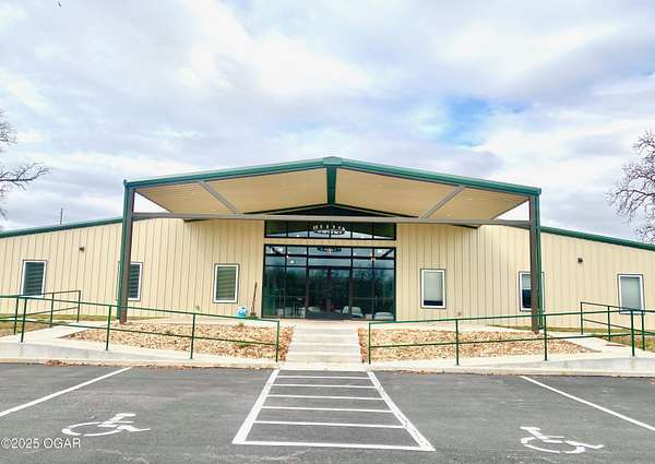 9 Acres of Improved Commercial Land for Sale in Carthage, Missouri