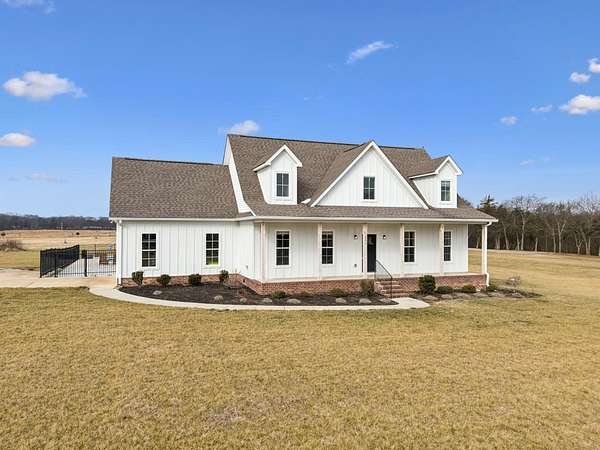 5 Acres of Residential Land with Home for Sale in Lewisburg, Tennessee