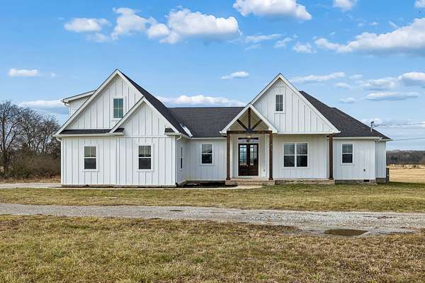 5 Acres of Residential Land with Home for Sale in Lewisburg, Tennessee