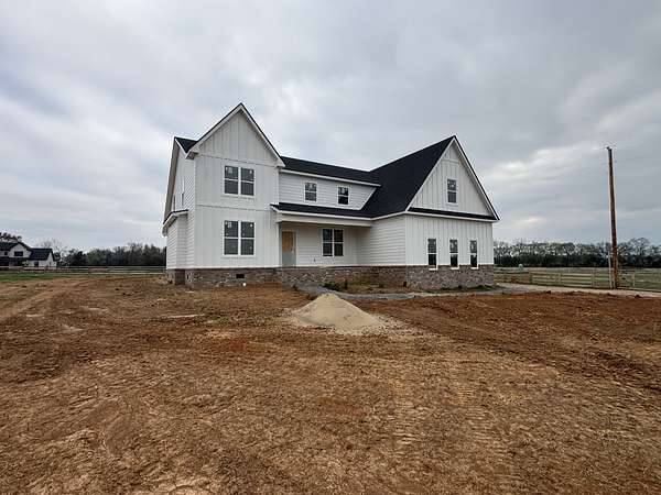 2.33 Acres of Land with Home for Sale in Shelbyville, Tennessee