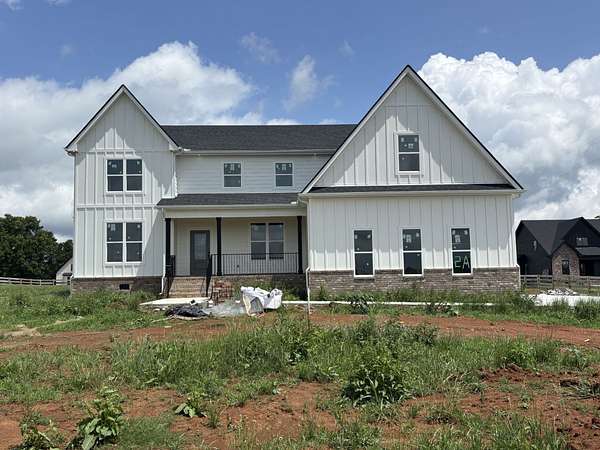 2.33 Acres of Land with Home for Sale in Shelbyville, Tennessee