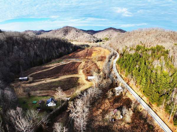 162 Acres of Land with Home for Sale in Booneville, Kentucky