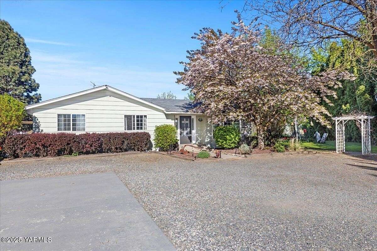 5 Acres of Land with Home for Sale in Grandview, Washington