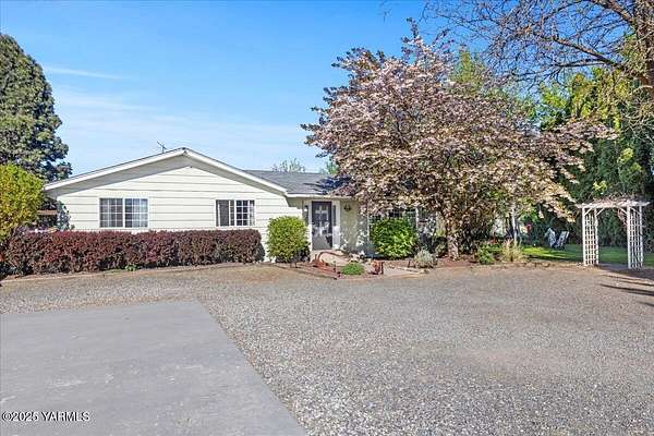 5 Acres of Land with Home for Sale in Grandview, Washington