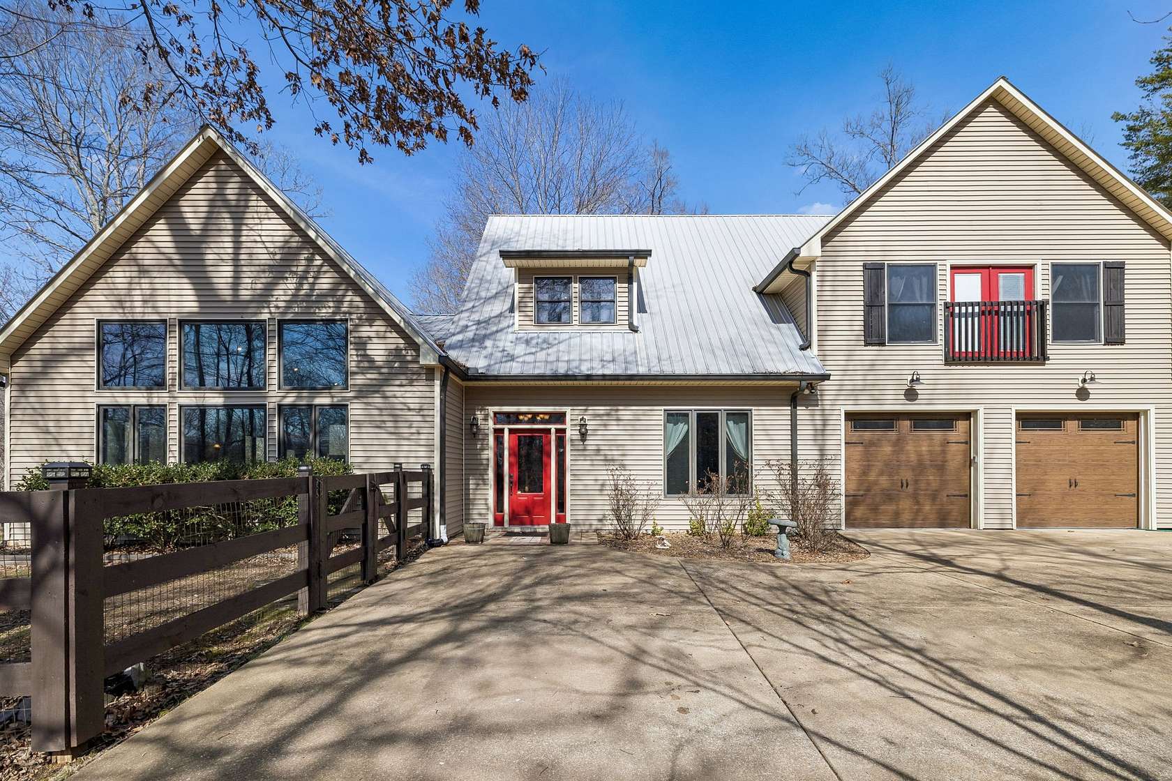 4.28 Acres of Residential Land with Home for Sale in Centerville, Tennessee