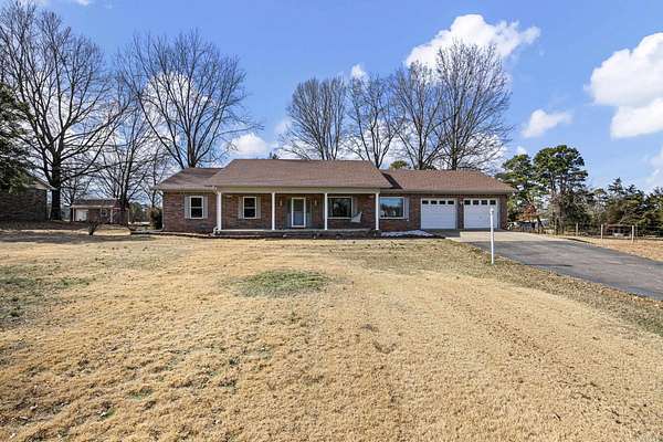9.47 Acres of Land with Home for Sale in Morrilton, Arkansas