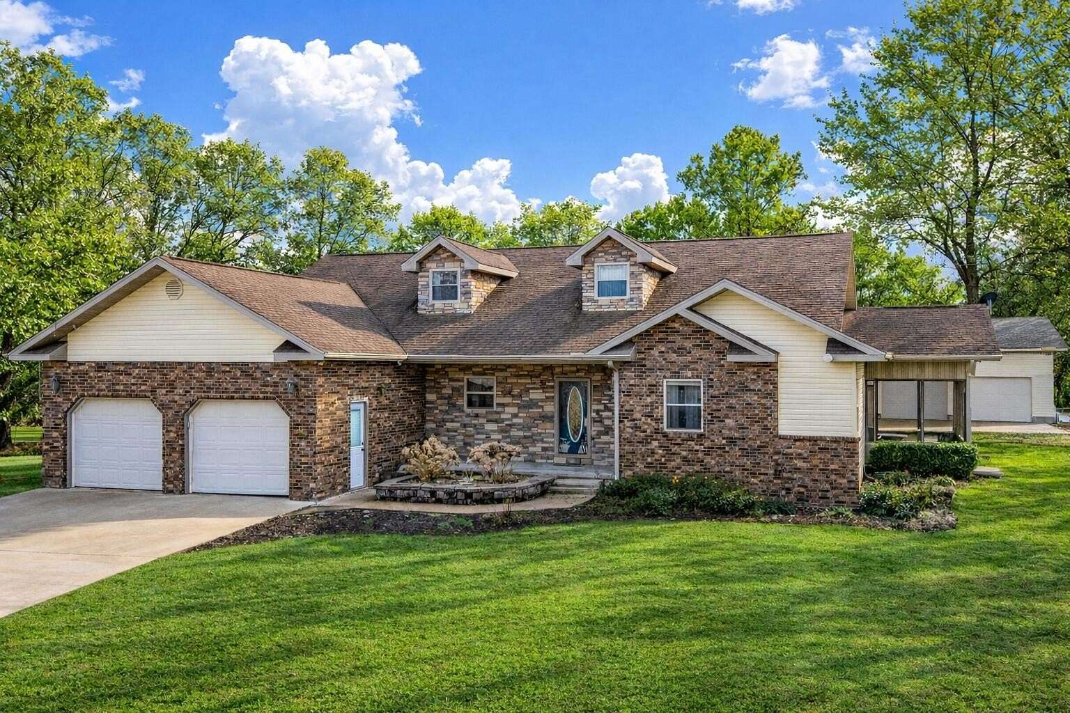 3 Acres of Residential Land with Home for Sale in Mountain View, Missouri