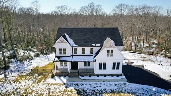 6 Acres of Residential Land with Home for Sale in Mechanicsville, Virginia