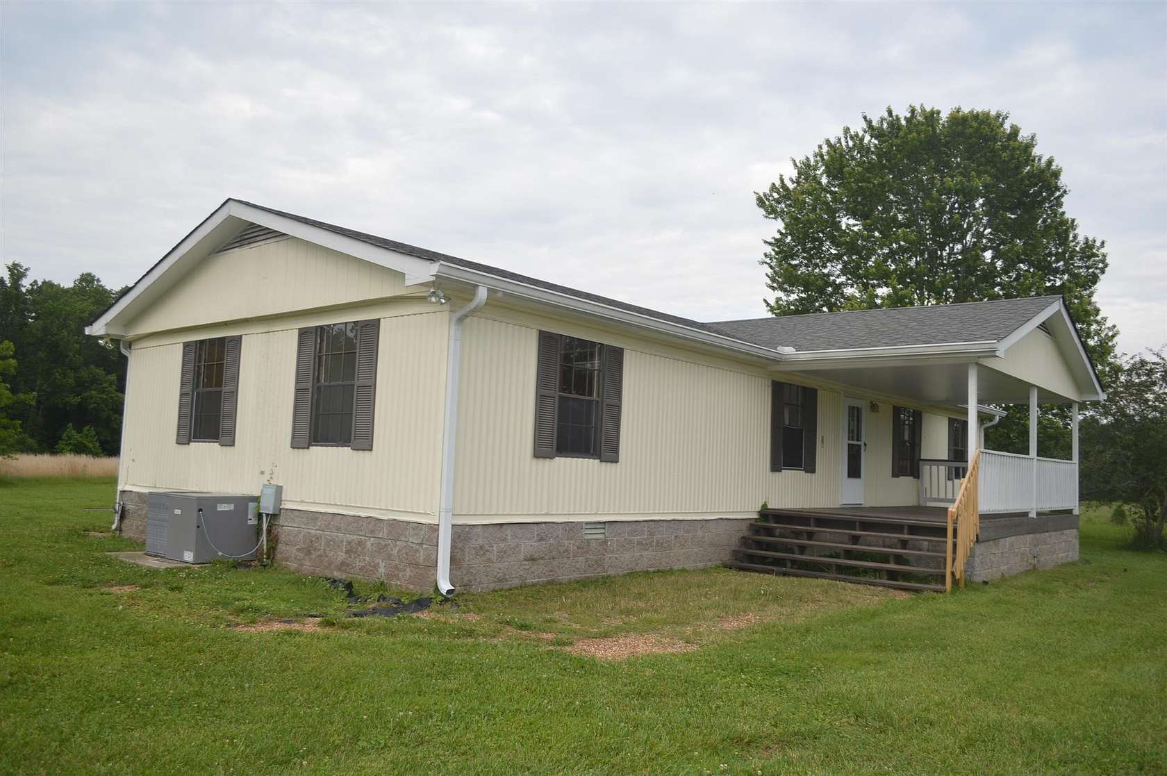 5 Acres of Residential Land with Home for Sale in Chapmansboro, Tennessee