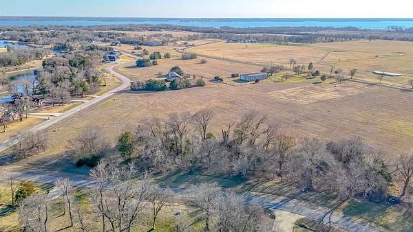 1.5 Acres of Residential Land for Sale in Corsicana, Texas