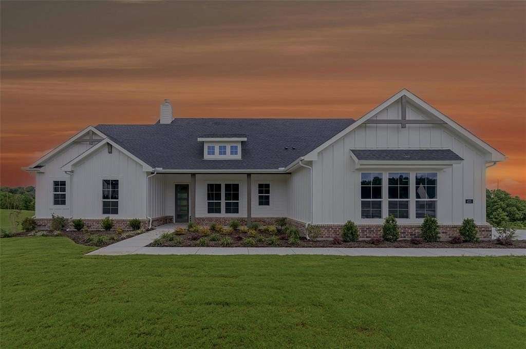 1.6 Acres of Land with Home for Sale in Weatherford, Texas