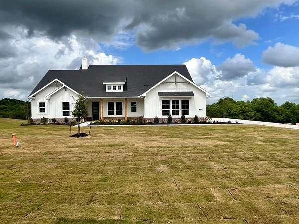 1.6 Acres of Land with Home for Sale in Weatherford, Texas