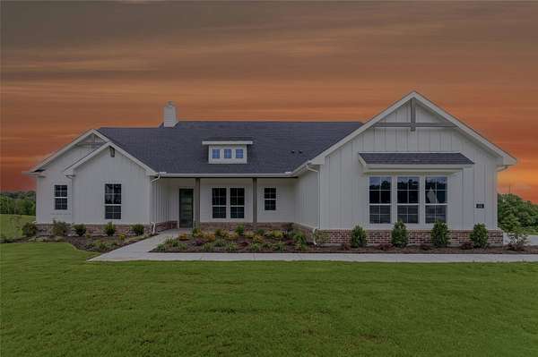 1.6 Acres of Land with Home for Sale in Weatherford, Texas