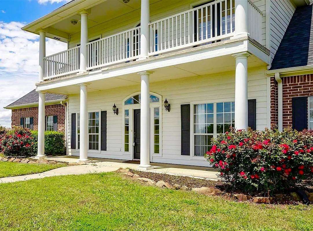 18 Acres of Land with Home for Sale in Durant, Oklahoma