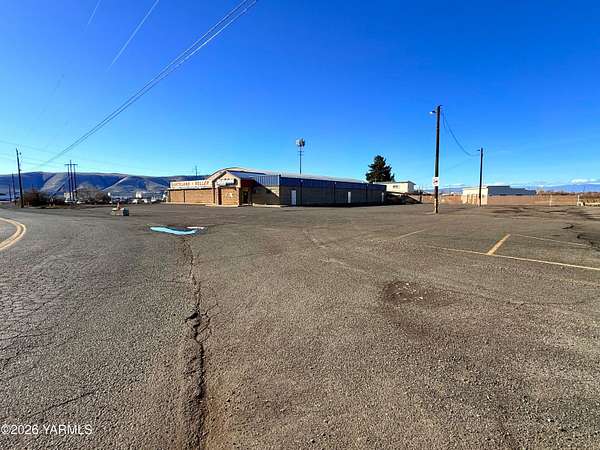 3 Acres of Improved Commercial Land for Sale in Union Gap, Washington