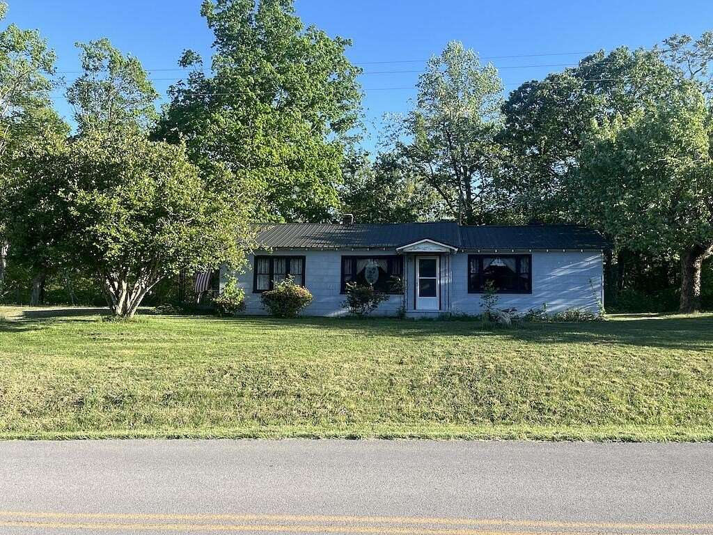 1.5 Acres of Land with Home for Sale in Jamestown, Kentucky