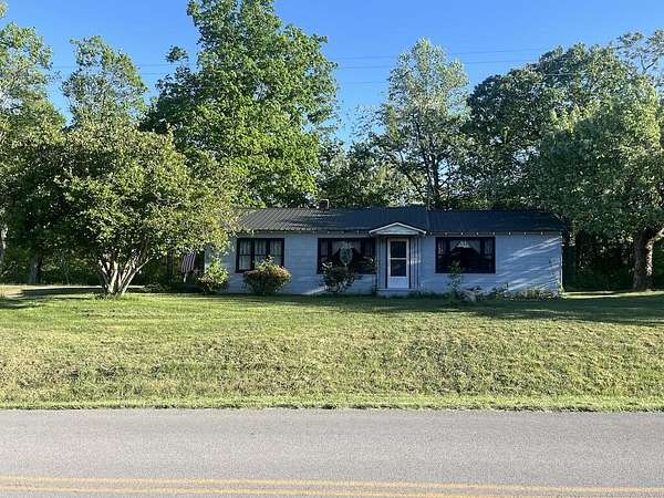 1.5 Acres of Land with Home for Sale in Jamestown, Kentucky