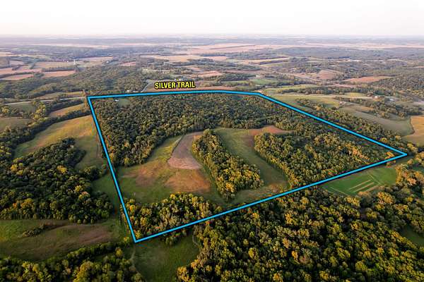 191 Acres of Land for Sale in Floris, Iowa