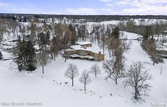 2.12 Acres of Residential Land with Home for Sale in Orchard Lake, Michigan