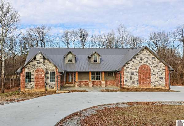 4 Acres of Residential Land with Home for Sale in Paducah, Kentucky