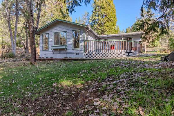 5.26 Acres of Residential Land with Home for Sale in Gold Hill, Oregon