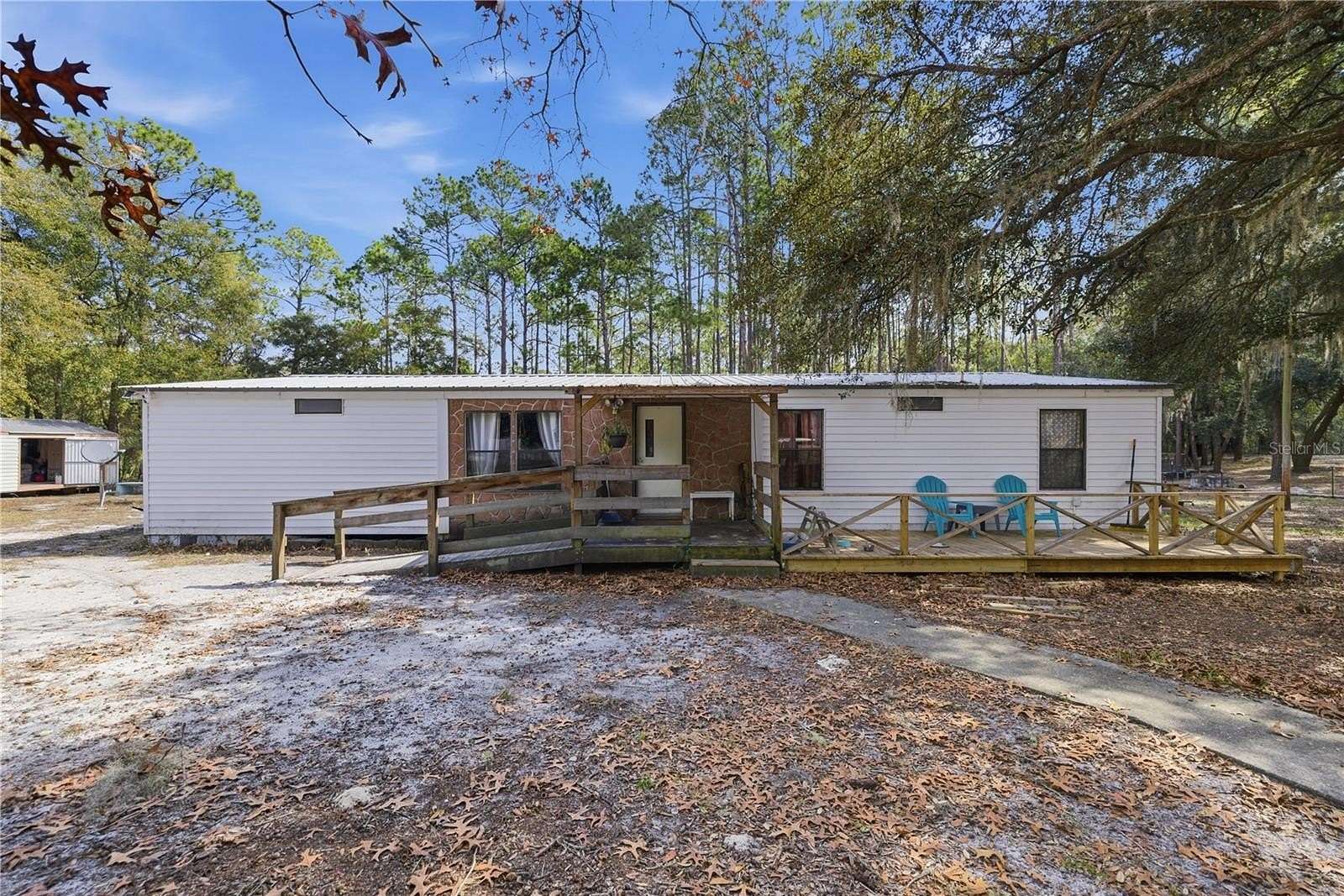 2.5 Acres of Residential Land with Home for Sale in Hawthorne, Florida