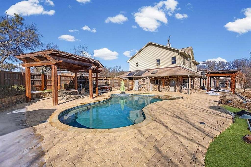 3.3 Acres of Land with Home for Sale in Fort Worth, Texas