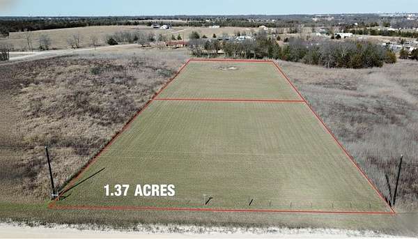 1.37 Acres of Residential Land for Sale in Paris, Texas
