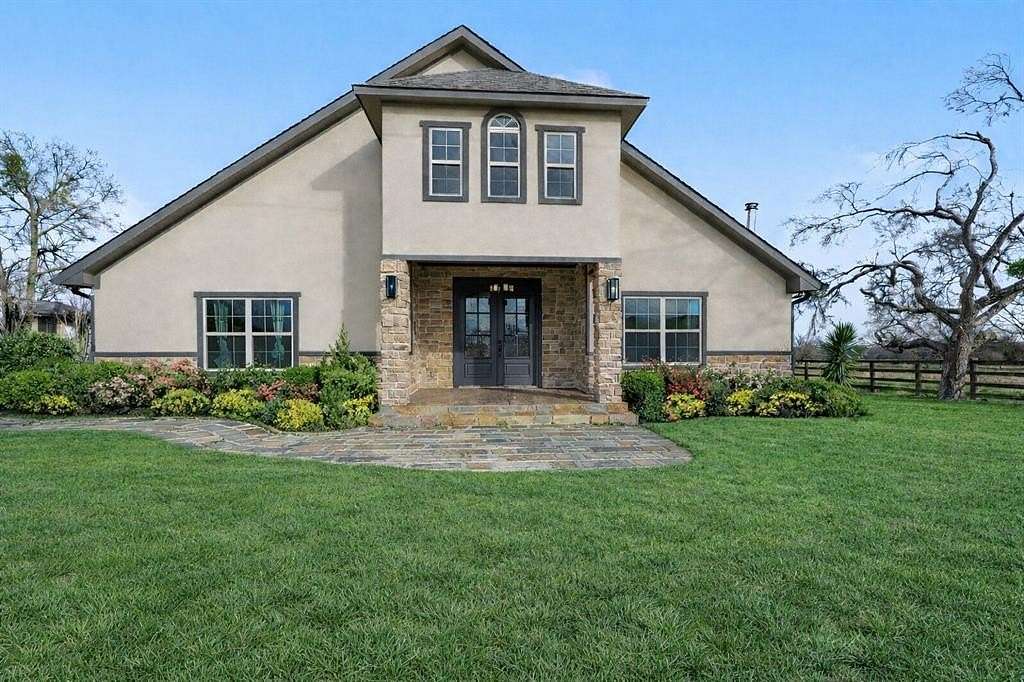 2 Acres of Improved Mixed-Use Land for Sale in Sulphur Springs, Texas