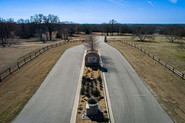 1 Acre of Residential Land for Sale in Streetman, Texas