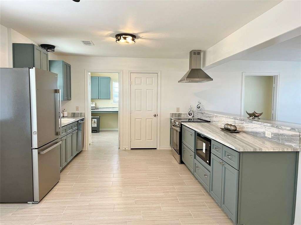 11.5 Acres of Land with Home for Lease in Ennis, Texas