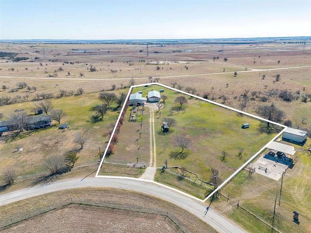 2.9 Acres of Residential Land with Home for Sale in Cresson, Texas