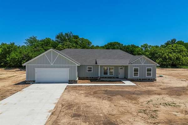 2.1 Acres of Residential Land with Home for Sale in Sunset, Texas