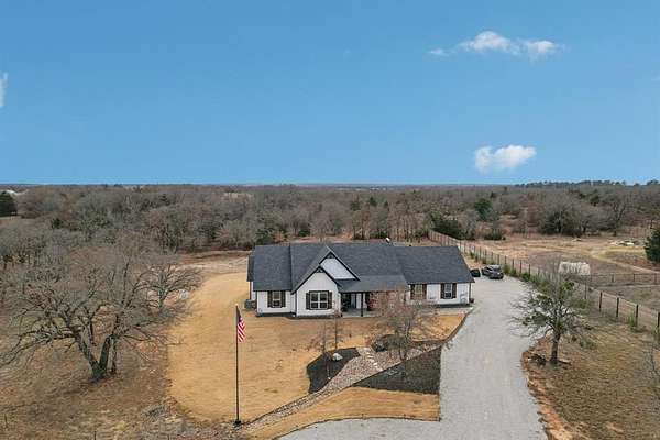 4.28 Acres of Residential Land with Home for Sale in Alvord, Texas