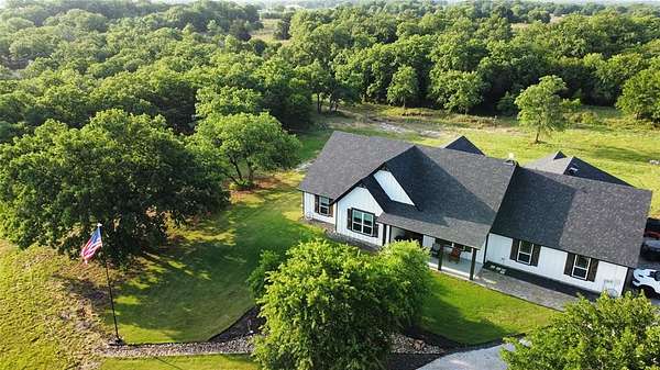 4.28 Acres of Land with Home for Sale in Alvord, Texas