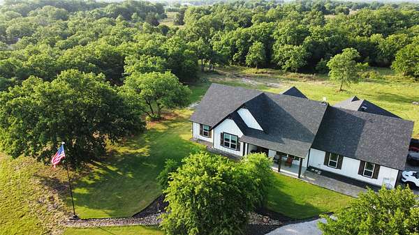 4.28 Acres of Land with Home for Sale in Alvord, Texas