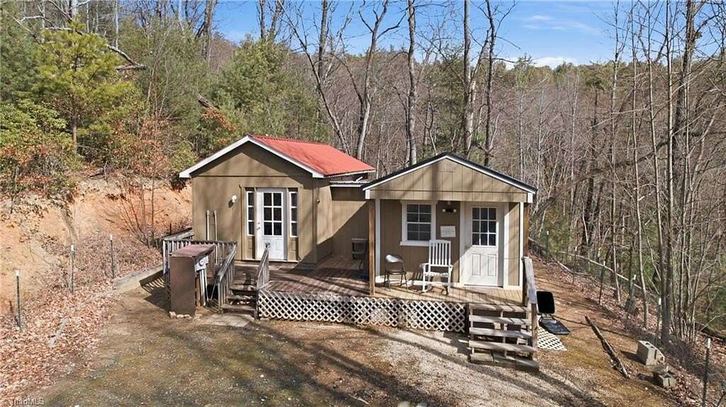 5 Acres of Land for Sale in Purlear, North Carolina