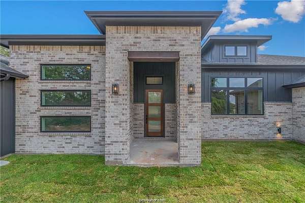 1.77 Acres of Residential Land with Home for Sale in Franklin, Texas